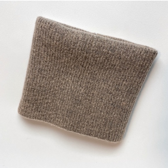 Beige/Pink Winter set - Hat, Gloves and Scarf - Picture 3 of 4